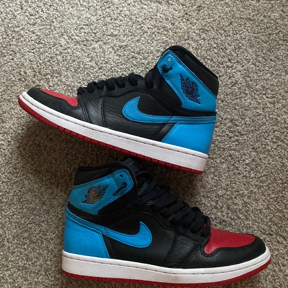 Women’s 8.5 Jordan 1 High OG’UNC to Chicago